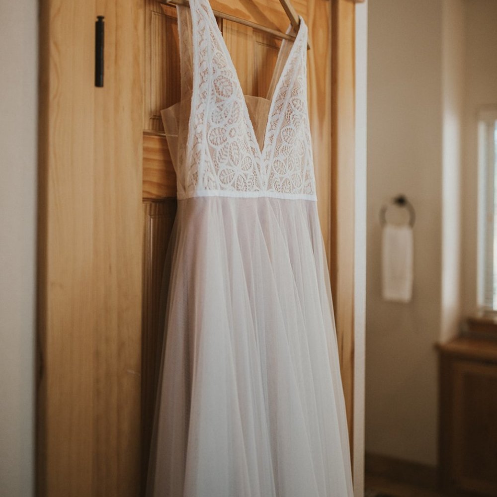 BHLDN White Lace V-Neck Tulle Wedding Dress